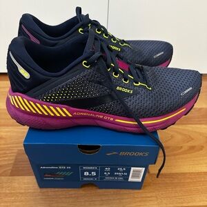 Brooks Adrenaline GTS Women’s size 8.5 M. Used in good condition.